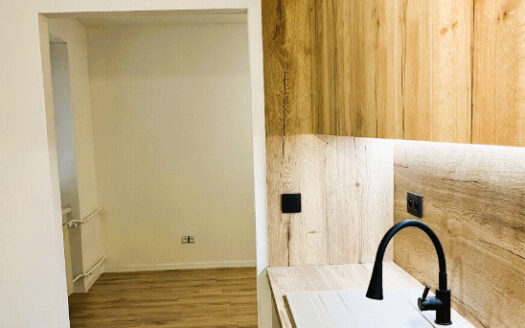 Na predaj 2. izbový byt v centre Malaciek.